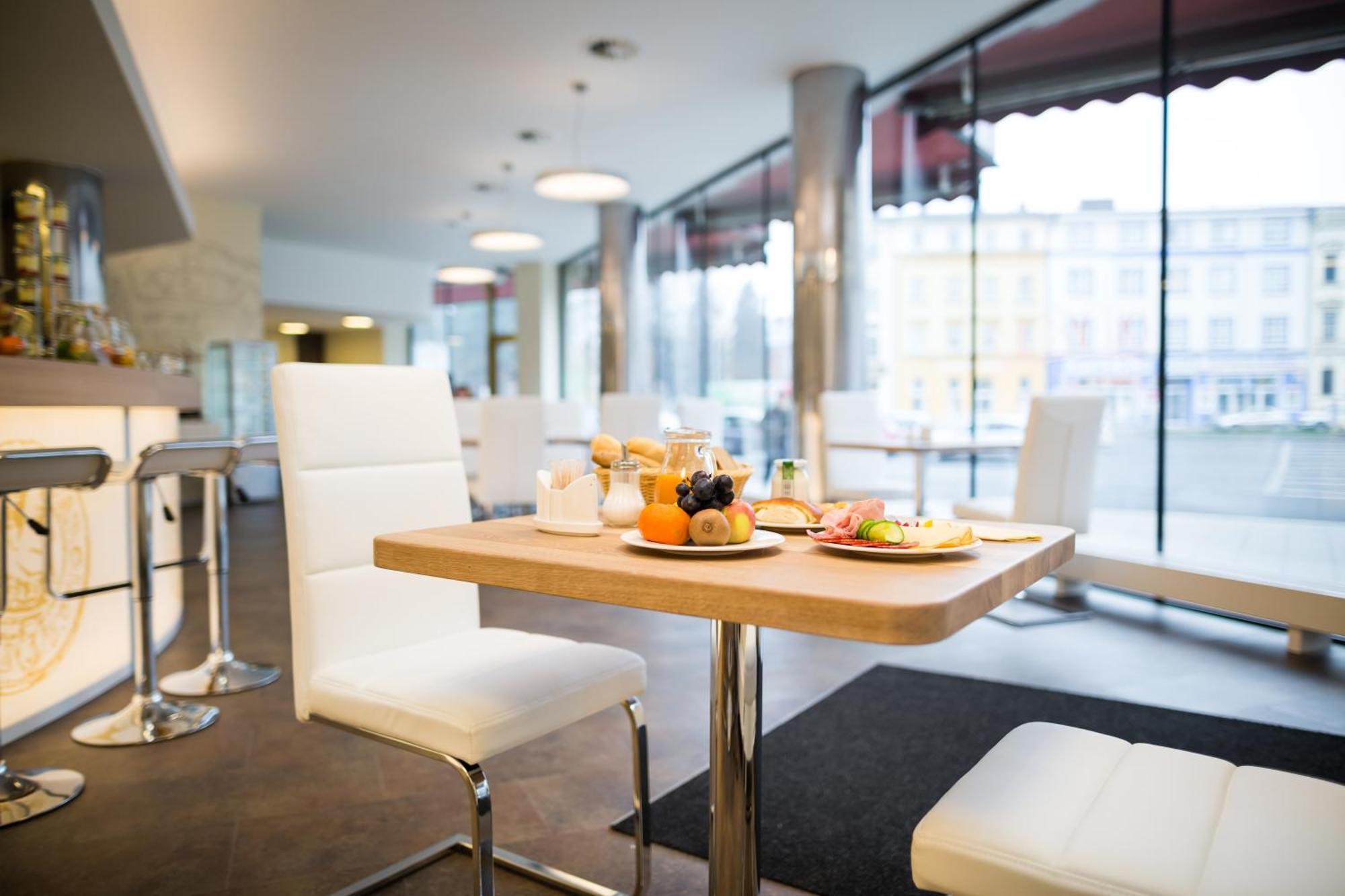 Hotel Koruna オパヴァ エクステリア 写真