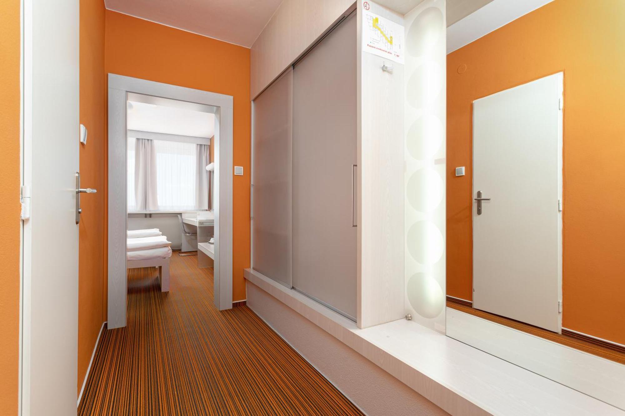 Hotel Koruna オパヴァ 部屋 写真